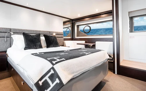 66' Sunseeker photo 8 — Axel Luxury Lake Michigan yacht charter