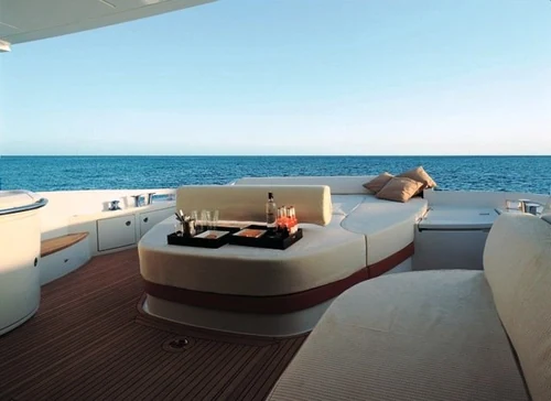 62' Azimut S photo 2 — Axel Luxury Lake Michigan yacht charter