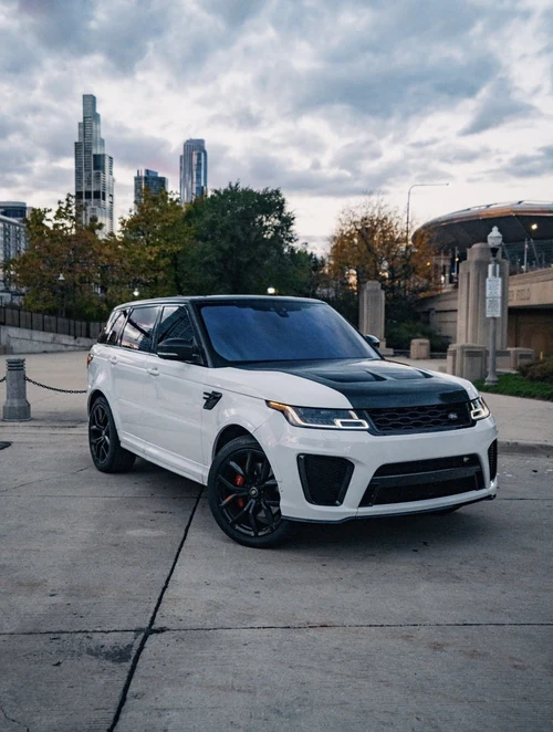 Range Rover SVR photo 1 — Axel Luxury Chicago