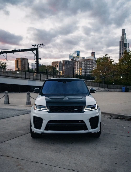 Range Rover SVR photo 2 — Axel Luxury Chicago