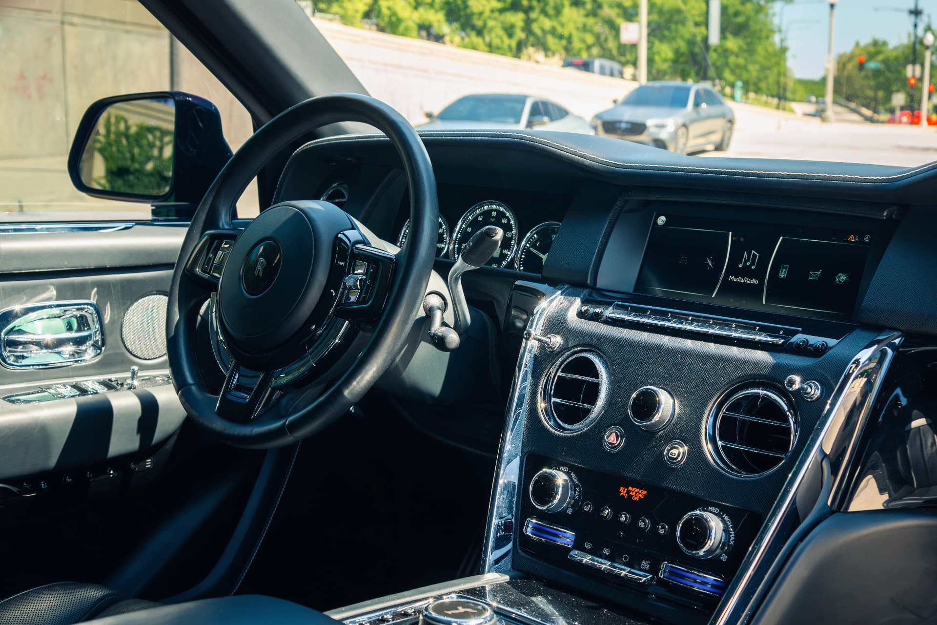 Rolls-Royce Cullinan photo 4 — Axel Luxury Chicago